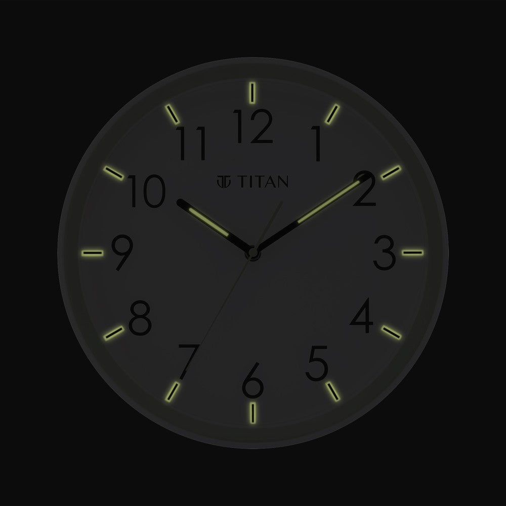 Titan 32.5 cm Green-Lume Wall Clock: Stylish Nighttime Illumination